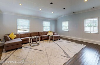 9 Harbor Ct in West Long Branch, NJ - Building Photo - Building Photo