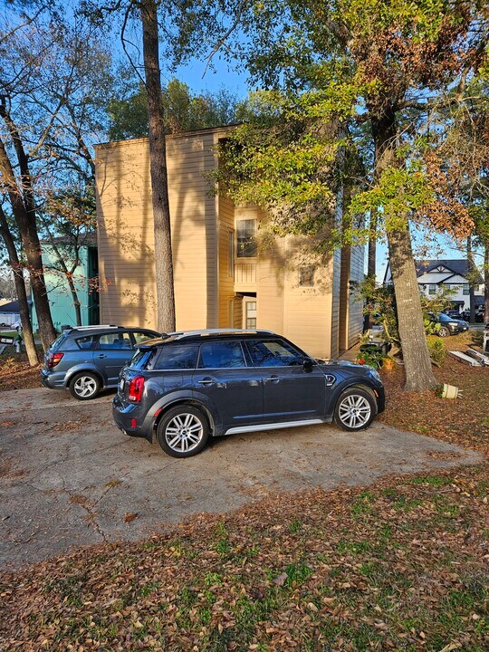 1401 April Villas, Unit apt 102 in Montgomery, TX - Building Photo