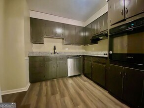 209 Scarborough Rd in Centerville, GA - Foto de edificio - Building Photo