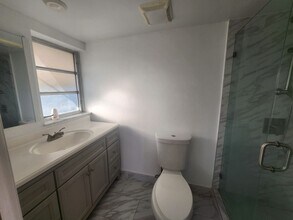 232 NE 12th Ave in Hallandale Beach, FL - Building Photo - Building Photo
