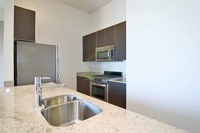 916 W Huron St in Chicago, IL - Building Photo - Building Photo