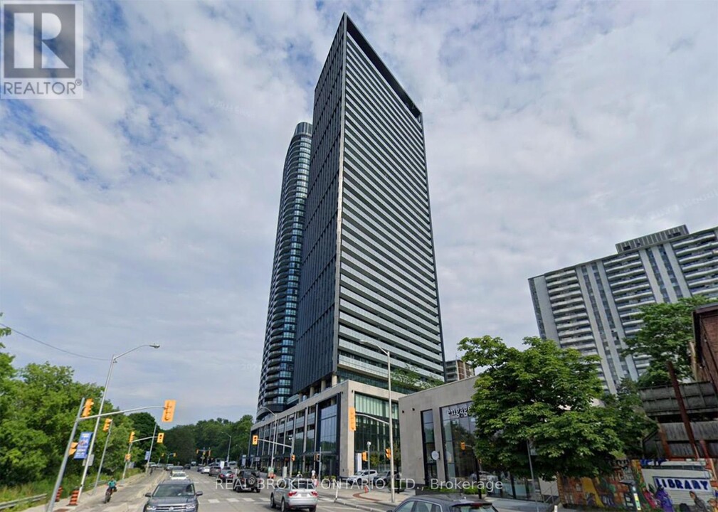 575-1575 Bloor St E in Toronto, ON - Building Photo