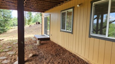 13897 Highland Dr in Grass Valley, CA - Building Photo - Building Photo