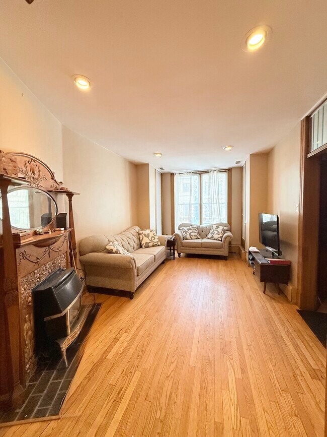 2123 N Seminary Ave in Chicago, IL - Foto de edificio - Building Photo