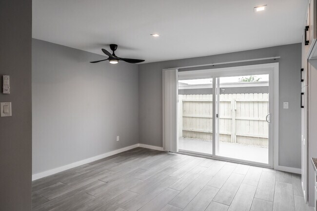 Orangefair Village in Fullerton, CA - Foto de edificio - Interior Photo