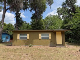 2109 SE 45th Terrace in Gainesville, FL - Building Photo