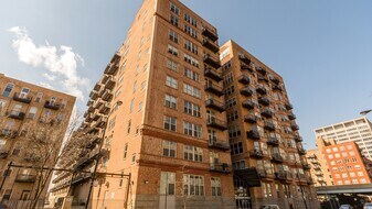 500 S Clinton St, Unit APT 232 in Chicago, IL - Building Photo