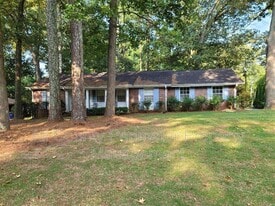 4336 Hickory Wood Ln in Atlanta, GA - Building Photo
