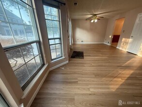 125 Albury Way in North Brunswick, NJ - Building Photo - Building Photo