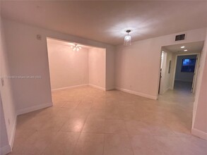 2880 Pine Tree Dr in Miami Beach, FL - Building Photo - Building Photo