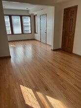 2423 N Lotus Ave, Unit 2 in Chicago, IL - Foto de edificio - Building Photo
