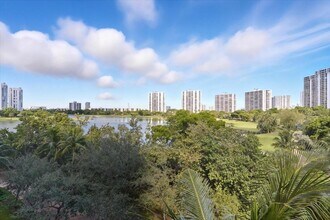 20000 E Country Club Dr in Aventura, FL - Building Photo - Building Photo