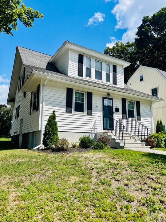36 Hadwen Rd in Worcester, MA - Building Photo