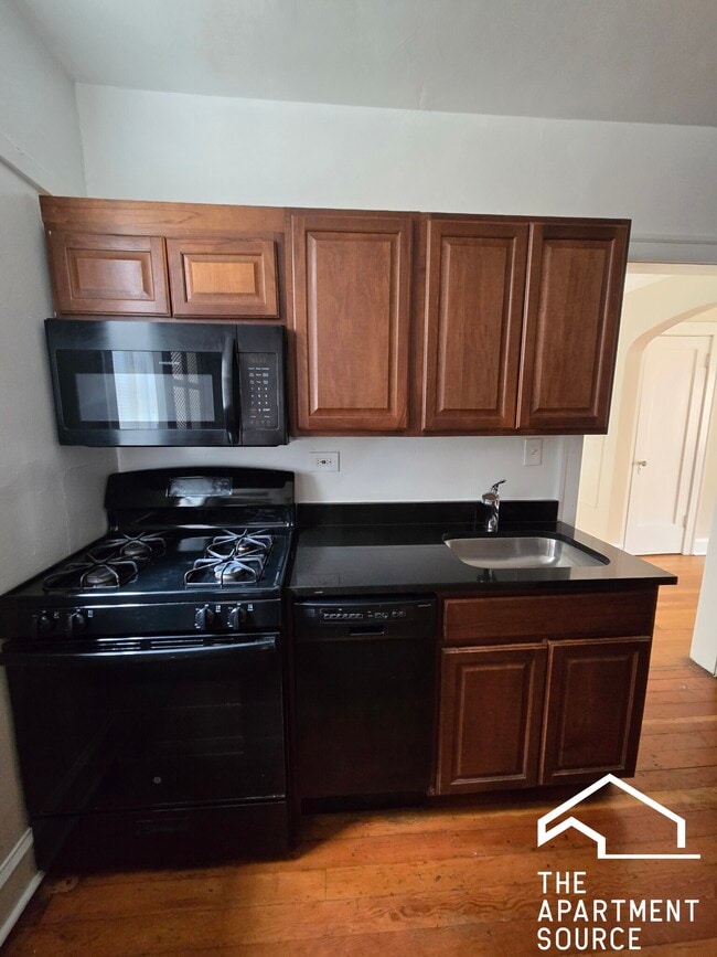 property at 1924 W Morse Ave