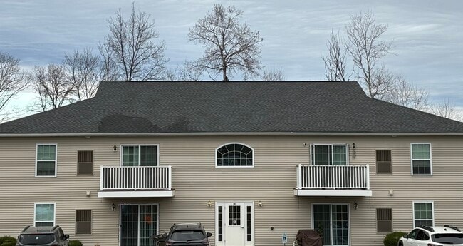 Colonial Apartments in Jamestown, NY - Foto de edificio - Building Photo