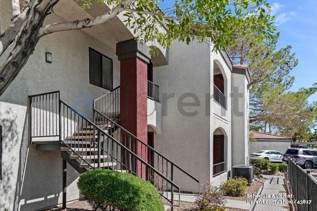 950 Seven Hills Dr in Henderson, NV - Building Photo - Building Photo
