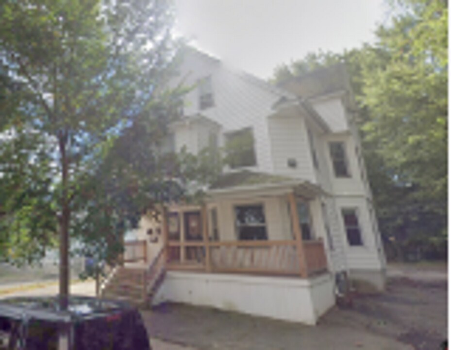 17-19 Demond Ave-Unit -1st Floor in Springfield, MA - Building Photo