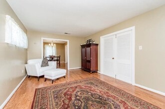 5900 Durbridge Dr in New Orleans, LA - Building Photo - Building Photo