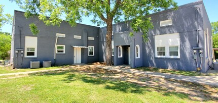 1 Bedroom & 2 Bedroom Apartments in Hamilton, TX - Building Photo - Building Photo