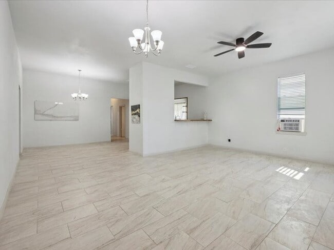 2290 Orange Ave in Beaumont, TX - Building Photo - Building Photo