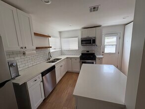 831 N Maple St in Burbank, CA - Building Photo - Building Photo