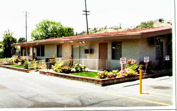 Granada Villa in Santa Clarita, CA - Building Photo