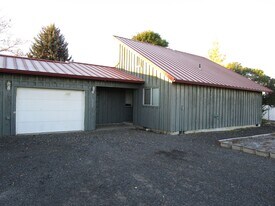 1320 SE 5th St in Prineville, OR - Building Photo