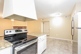 501 Ramblin Oaks Dr in Moore, OK - Building Photo - Building Photo