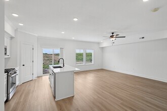 Fairview Crossing Townhomes in Smithville, MO - Building Photo - Building Photo