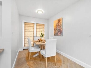 1015 Nottingham Rd in Newport Beach, CA - Building Photo - Building Photo