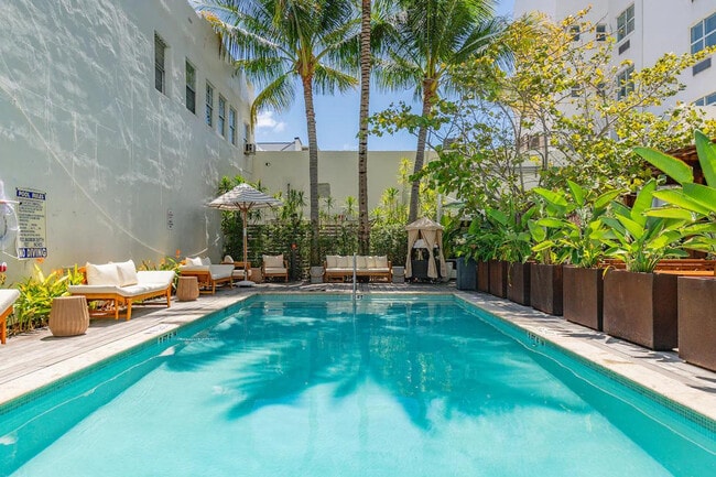 1700 Alton Rd in Miami Beach, FL - Building Photo - Building Photo