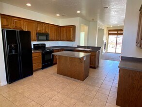 1233 N Spring Valley Dr in Washington, UT - Building Photo - Building Photo