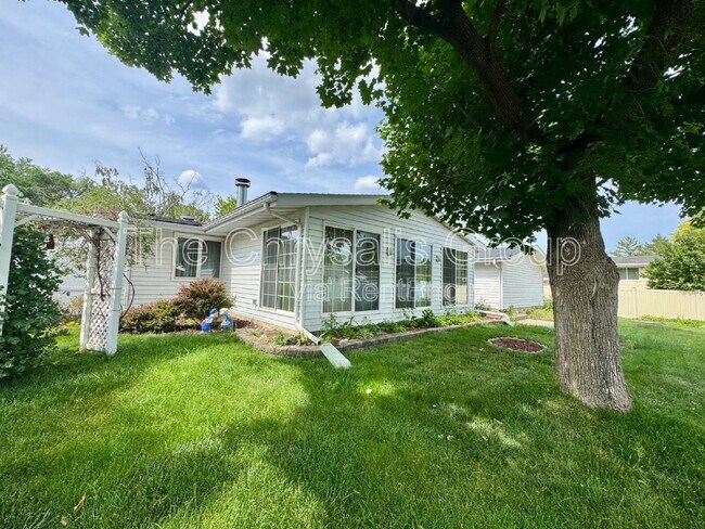 1525 Clark St in Ottawa, IL - Building Photo - Building Photo