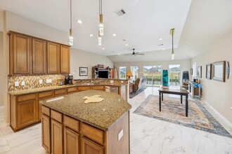 416 Twin Timbers Ln in Kemah, TX - Building Photo - Building Photo