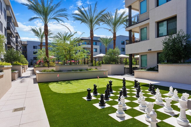 Seventyone15 McDowell in Scottsdale, AZ - Foto de edificio - Building Photo