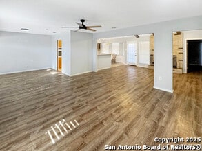 10806 Mt Tipton St in San Antonio, TX - Building Photo - Building Photo