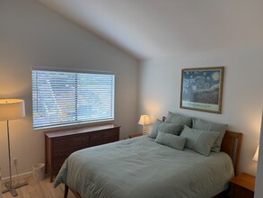 2925 Cowley Way, Unit E in San Diego, CA - Foto de edificio - Building Photo