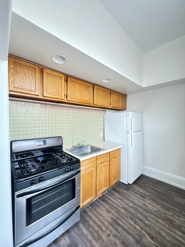 408 W Chelten Ave in Philadelphia, PA - Building Photo - Building Photo