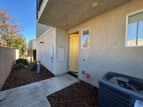 3998 E Commerce Way in Sacramento, CA - Building Photo - Building Photo