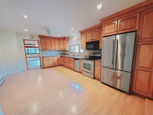 1003 Shippan Ave-Unit -2 in Stamford, CT - Building Photo - Building Photo