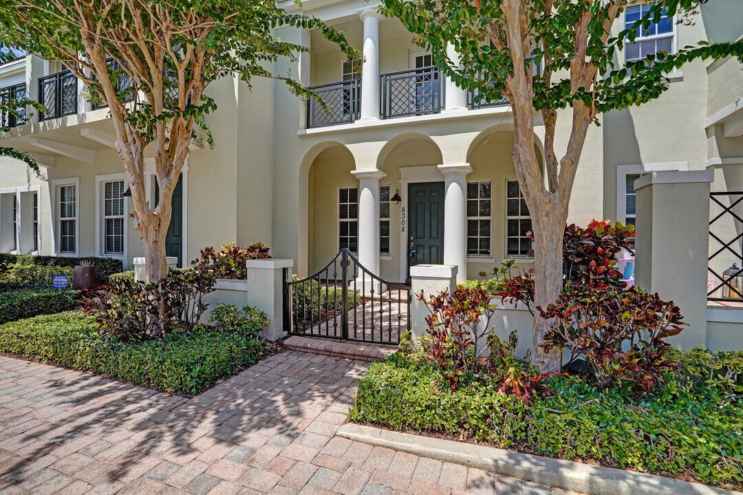 8308 NW 9th Ave in Boca Raton, FL - Building Photo