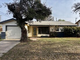 1920 45th St in Lubbock, TX - Building Photo