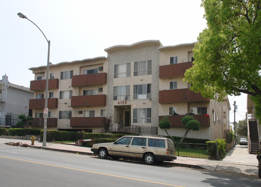4126 Rosewood Ave in Los Angeles, CA - Foto de edificio