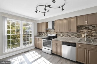 5824 Wye Oak Commons Ct in Burke, VA - Building Photo - Building Photo