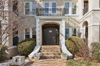 856 Briarcliff Rd NE in Atlanta, GA - Foto de edificio - Building Photo