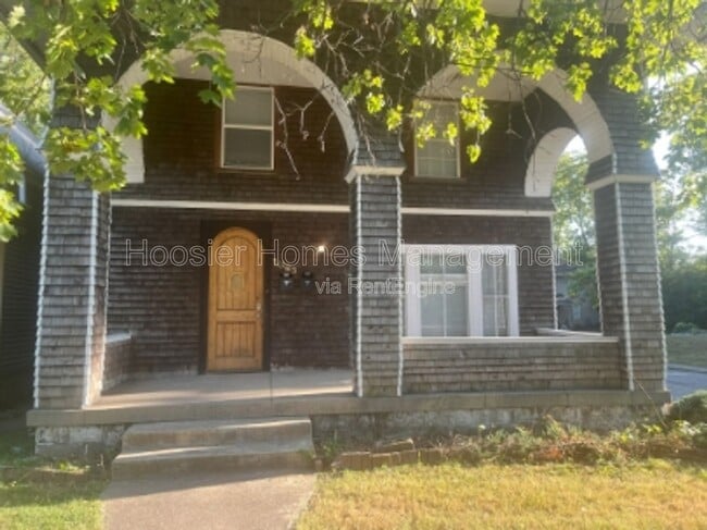 property at 1065 W 33rd St