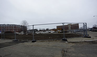 233 Vaughan St in Portsmouth, NH - Foto de edificio - Building Photo