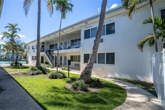 8330 Byron Ave in Miami Beach, FL - Building Photo - Building Photo