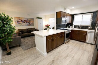 11271 E Poinsettia Dr in Scottsdale, AZ - Building Photo - Building Photo