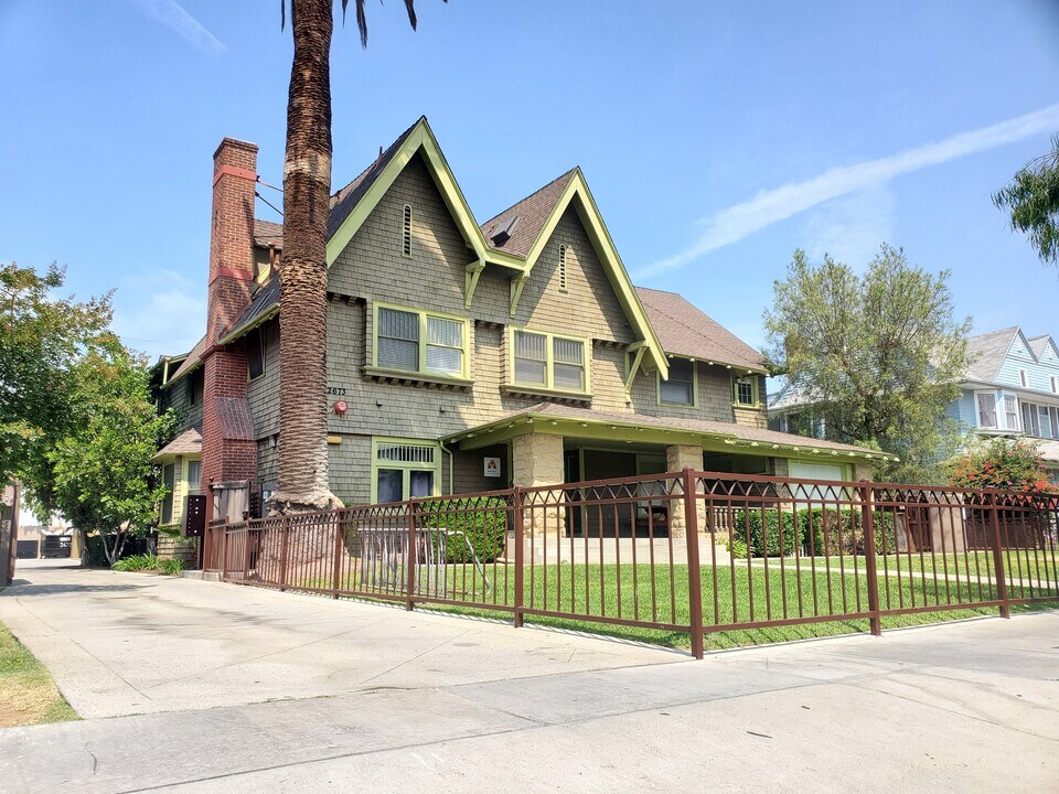 2673 Menlo Ave, Unit 3G in Los Angeles, CA - Building Photo